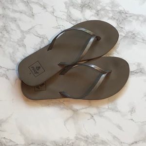 Reef Flip flop Size 6 Grey/Silver leather strap